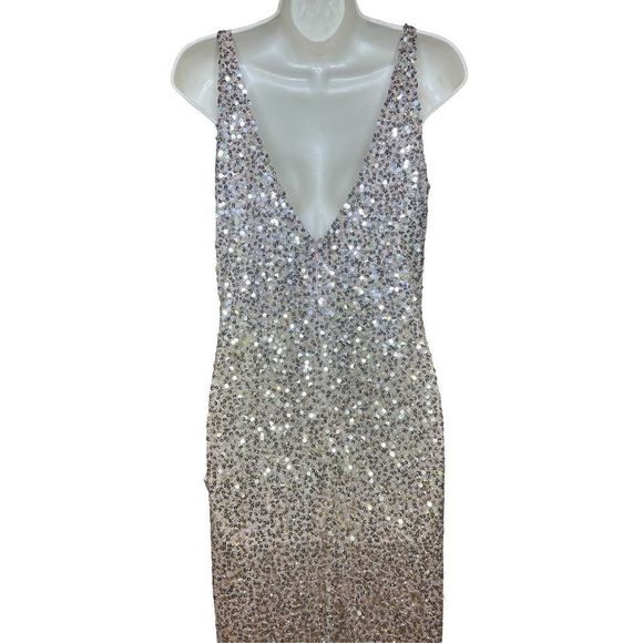 Mac Duggal V-Neck Sequin Sheath Gown in Nude NWT Size 8 brand new never worn - Picture 4 of 12